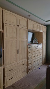 Изготовление и монтаж деревянных шкафов.